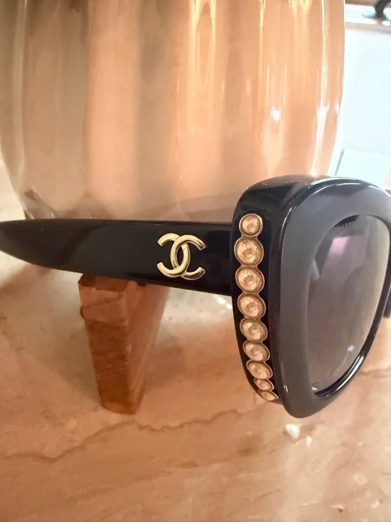 CHANEL Black Pearl-Embellished Cat-Eye Sunglasses with Gold CC - Picture 3 of 11